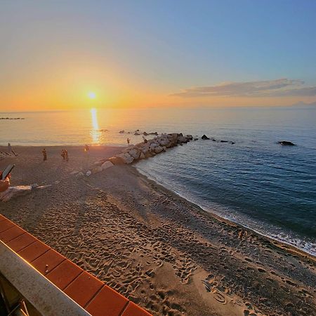 Villaggio Hotel Club Calanovellamare ปิไรโน ภายนอก รูปภาพ