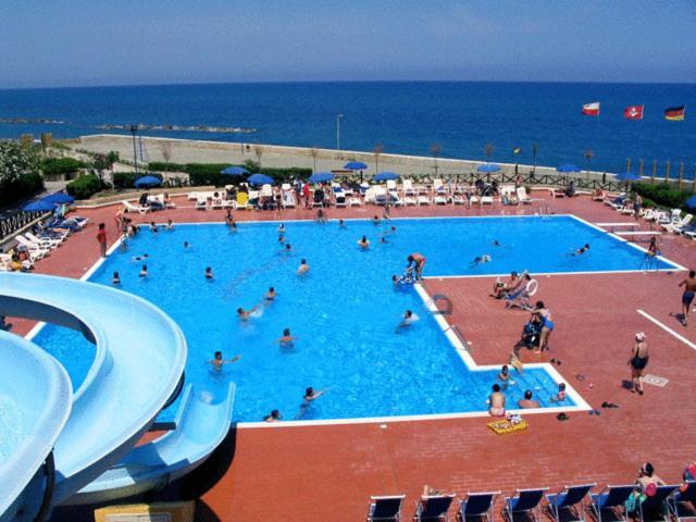 Villaggio Hotel Club Calanovellamare ปิไรโน ภายนอก รูปภาพ
