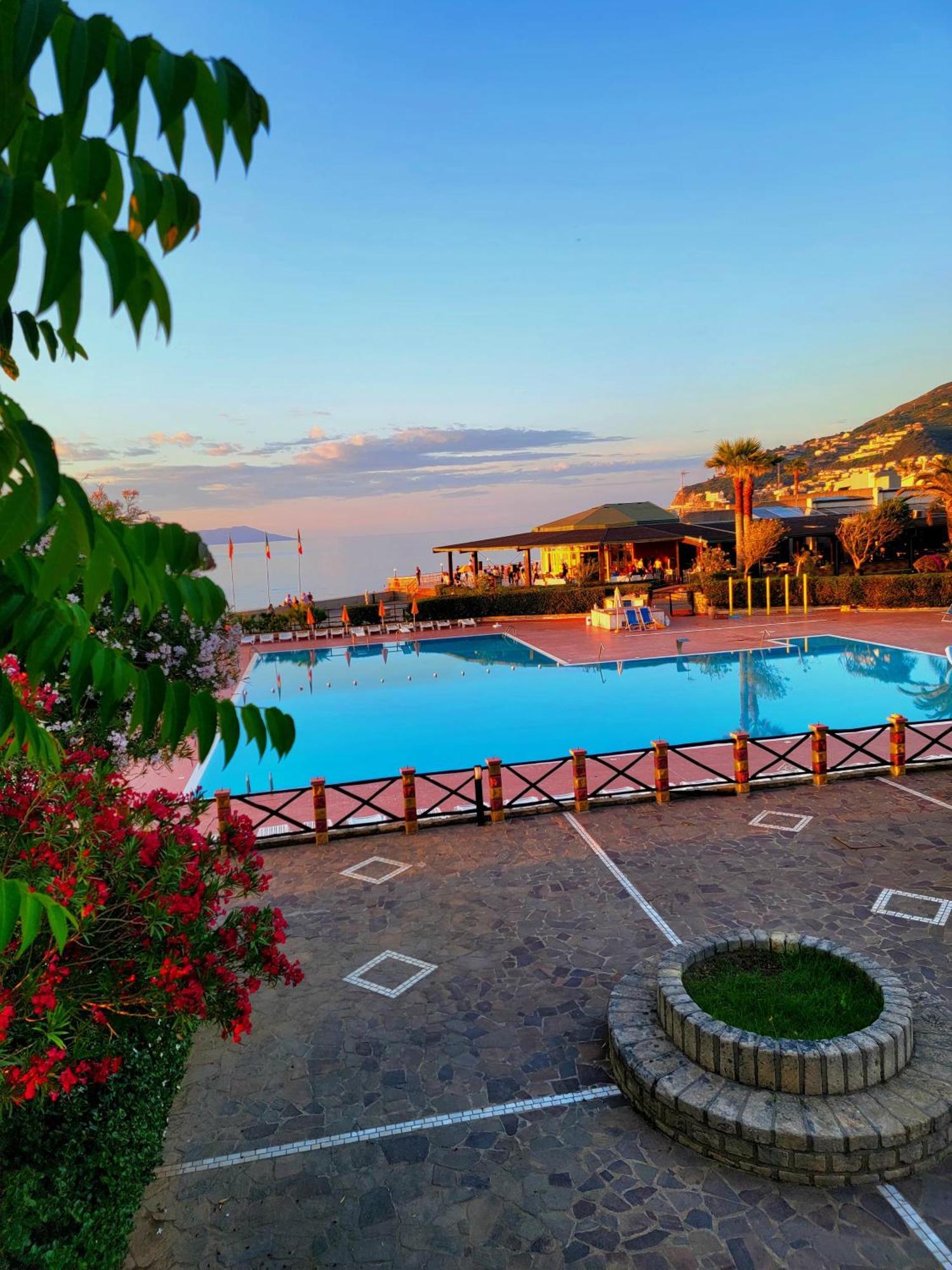 Villaggio Hotel Club Calanovellamare ปิไรโน ภายนอก รูปภาพ